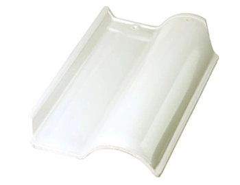 imagem com uma telha cerâmica esmaltada na cor branca, sobre um fundo branco