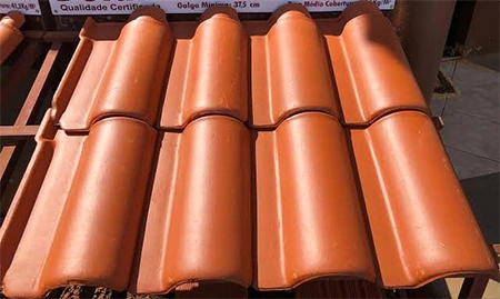 foto de telhas americanas laranja em estoque